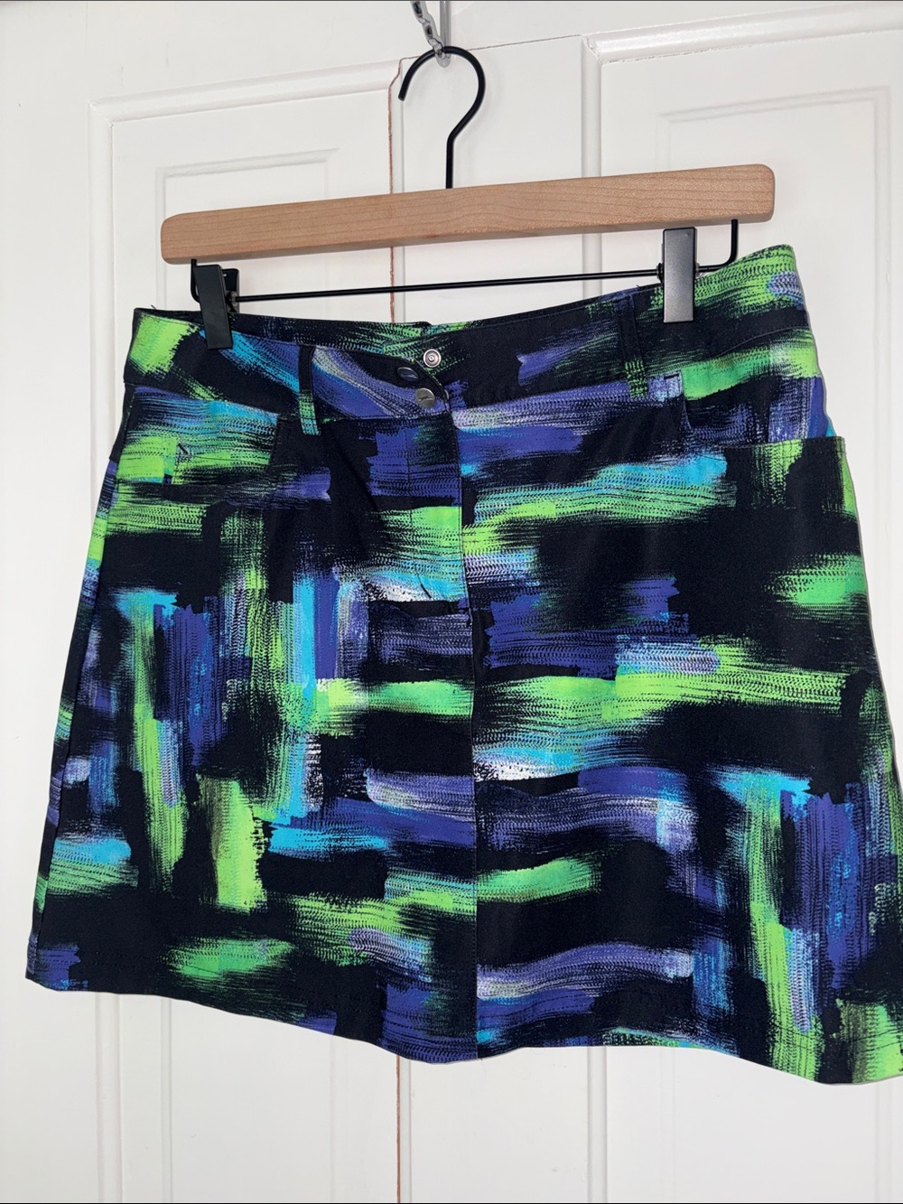 Slazenger Abstract Brushstroke Mini Skort in Black, Blue & Green